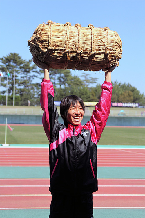 報告》女子陸上競技部 青山聖佳さんが日本最高記録更新 | OSAKA SEIKEI 